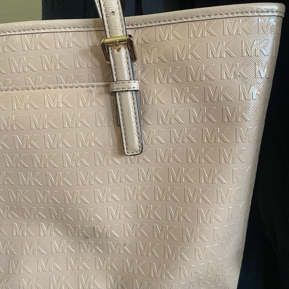 Authentic Michael Kors tots purse - Picture 10 of 13